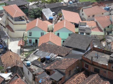 Arquivo:Casas do projeto Cimento social, chamadas “casas do Crivella”©CReginensi,.png