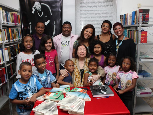 Arquivo:Escritora Nélida Piñon na inauguração da biblioteca no Morro da Mineira (Foto NBS).jpg