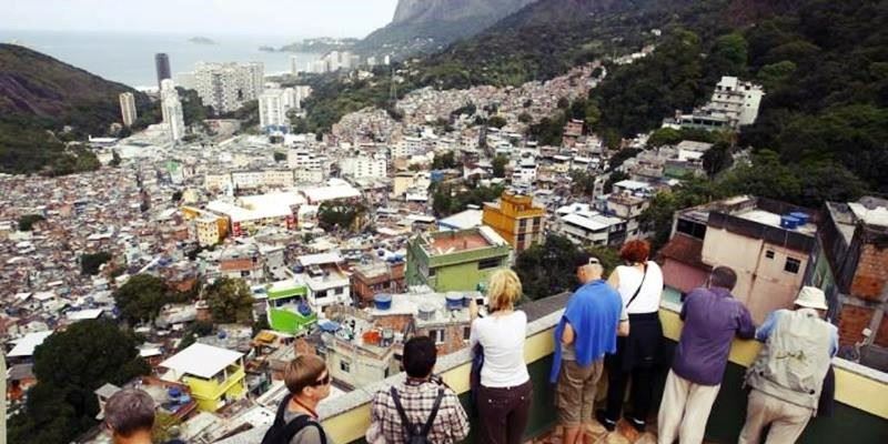 Arquivo:Favelastour.jpg