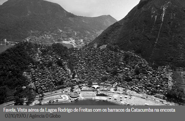 Arquivo:Favela da Catacumba - Visão aérea.png