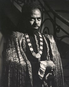 Abdias do Nascimento na peça “Otelo”, 1946. Arquivo Nacional..png
