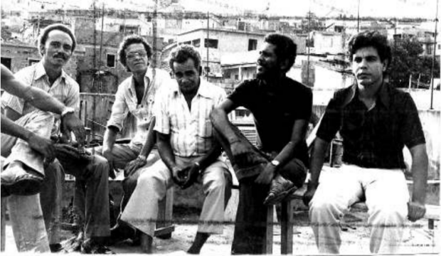 Arquivo:Foto 1980, da esquerda para a direita Arnaldo, José de Arimatéia, Irineu Guimarães, um membro da FAFERJ, e Diquinho. Foto Eladir Nascimento via Irineu Guimarães..png