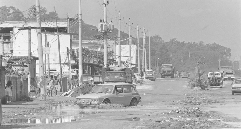 Arquivo:A ocupação da região de Rio das Pedras, em Jacarepaguá, começou nos anos 70, especialmente por conta da migração de nordestinos. Foto Jorge Peter, Agência O Globo.jpg