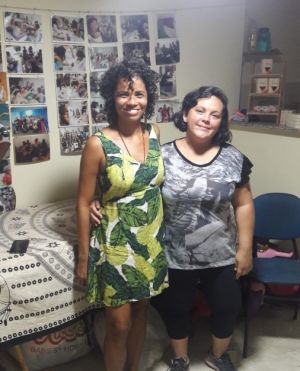 Priscila e Edneide, do projeto Casulo, no Complexo de Favelas da Maré-Rio. Foto Simone Lauar