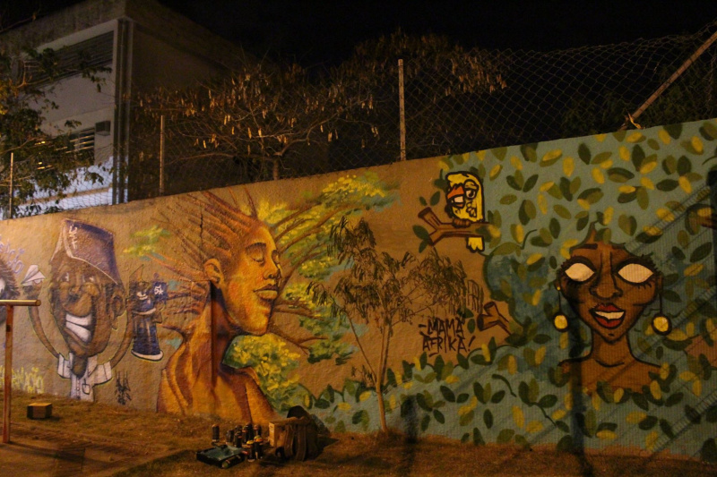 Arquivo:Grafites na E.M. Rodrigo Otávio..jpg