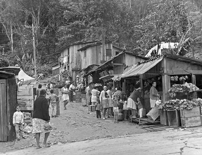 Arquivo:Rocinha 1966, Feira livre..jpg