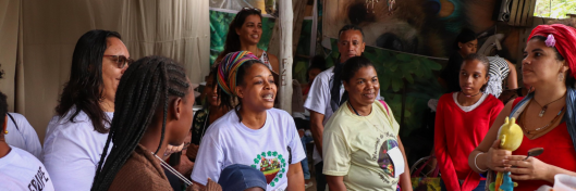 Mulheres pretas de favela na vanguarda do antirracismo ambiental. Foto do Intercâmbio da Rede Favela Sustentável no CEM (Centro de Integração da Serra da Misericórdia), em 6 de agosto de 2022.