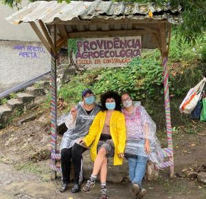 Elisângela, Lorena e Alessandra, mobilizadoras do projeto Providência Agroecológica. Foto Providência Agroecológica.jpg