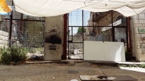 Conhecida pelo comércio, Hebron é hoje uma cidade de lojas fechadas, imposição da militarização. Fotos de Gizele Martins