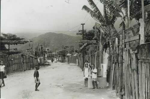 Foto Favela da Praia do Pinto – Acervo Biblioteca Nacional.jpg