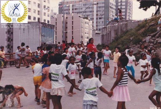 Foto:Crianças do Morro Azul