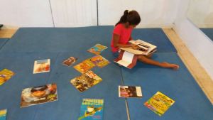 Criança do projeto lendo..jpg