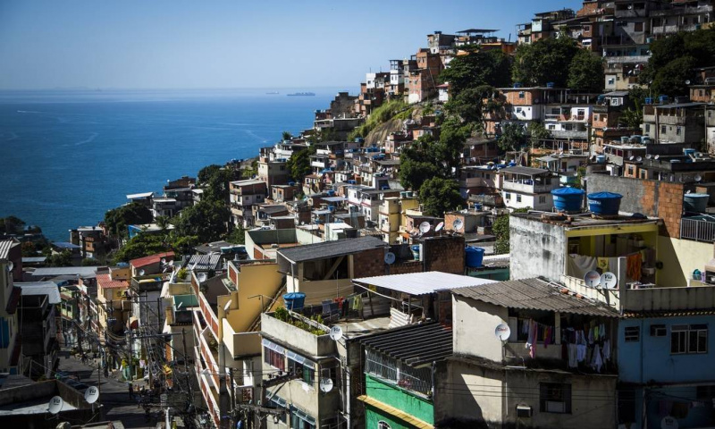 Arquivo:Favela do Vidigal.jpg